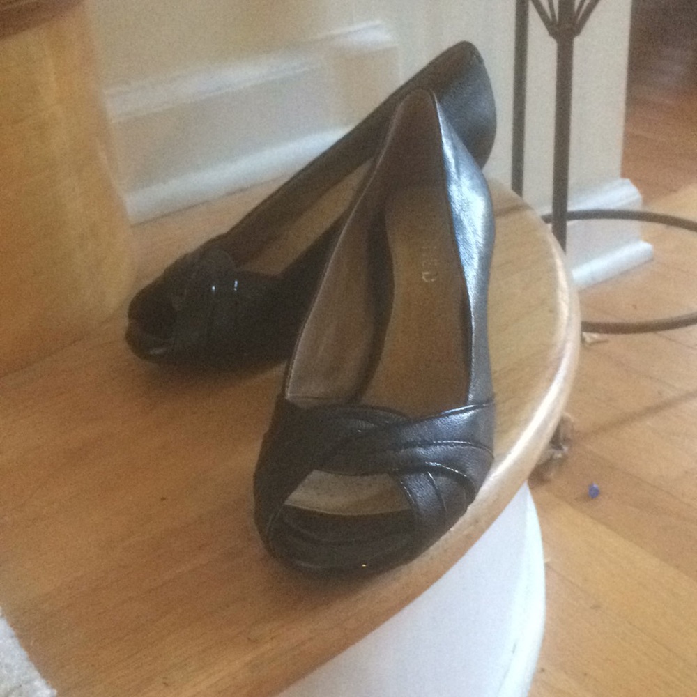 Black open toe pumps NWOT